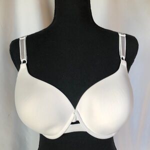 WARNERS cream colored padded bra with underwire. Size 36 D. Silver straps.